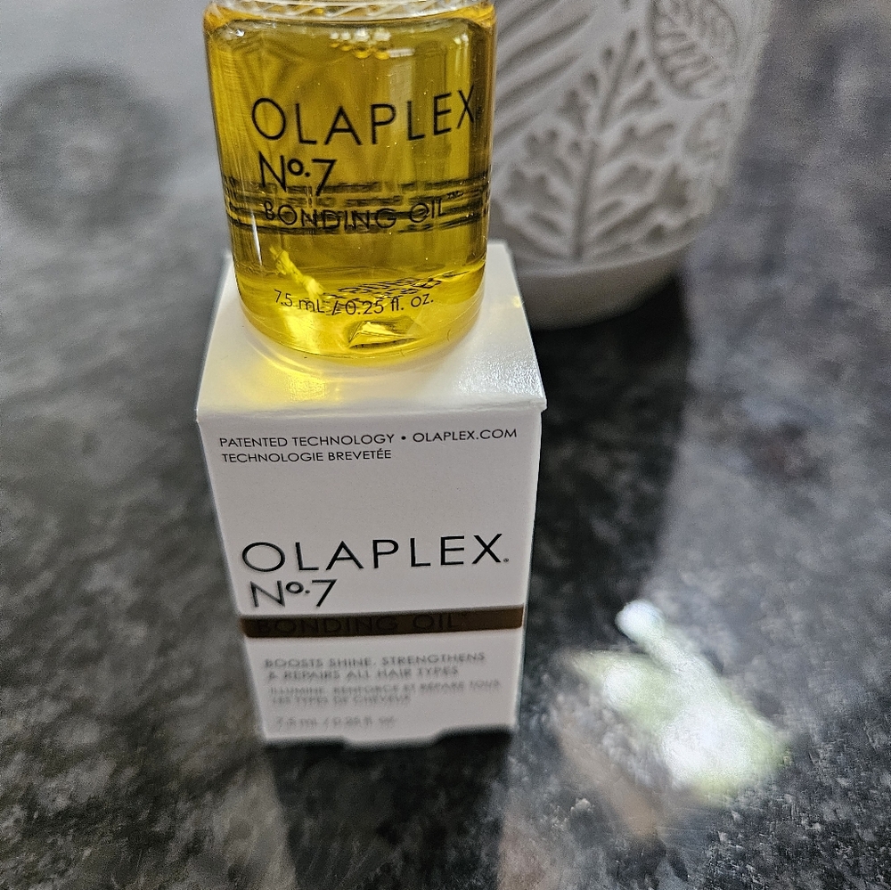 Olaplex No7 Bonding Oil - Picture 2 of 8